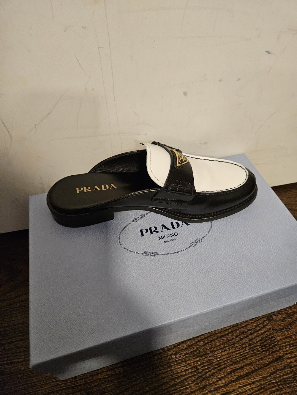 $1,200 Prada Brushed Leather Bi-color Triangle Logo Loafer Mule EU 39 US 9 BNIB - Picture 5 of 9